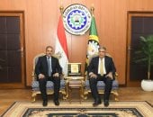 محافظ الدقهلية يستقبل محافظ الشرقية على هامش مؤتمر وحدات الكلى بالمنصورة