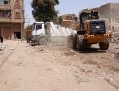 رفع 130 طن من القمامة والمخلفات الصلبة والأتربة بـ8 قرى بسوهاج