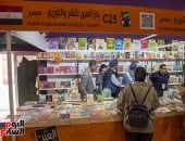 معرض الرباط للكتاب بالمغرب يجذب عشاق الثقافة والأدب من مختلف الأجيال