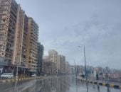تأخر الشتاء ليقتطع أياما من الربيع على غير المعتاد.. تقلبات حادة بالإسكندرية وانخفاض الحرارة 7 درجات.. هطول أمطار متوسطة ورياح تصل سرعتها 70 كم/ الساعة مع اضطراب حالة البحر.. والصرف الصحى تنشر المعدات والسيارات