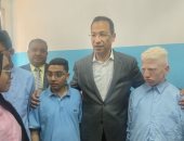 وزير الاتصالات يوجه بربط مدرسة للمكفوفين بالألياف الضوئية والجيل الخامس 