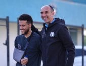 مصطفى فتحى يحضر مران بيراميدز لمؤازرة اللاعبين قبل مواجهة سيراميكا