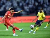 القادسية ضد النصر.. تعادل 1-1 في شوط أول مثير بالدوري السعودي