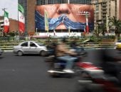 على وشك الانهيار.. إعلان ضخم وسط طهران يهاجم ترامب.. تفاصيل