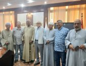 محافظ الأقصر يستقبل أهالي قرية الحبيل لبحث مطالبهم الخدمية والتنموية