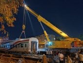 رفع عربة قطار 187 الروسي بأسوان بعد الحادث.. فيديو