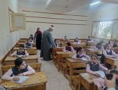 رئيس منطقة سوهاج الأزهرية يتفقد امتحانات النقل بمجمع على بن أبى طالب