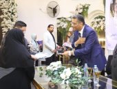 محافظ البحر الأحمر يودع حجاج الجمعيات الأهلية بالغردقة