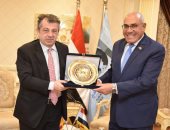 السفير الأرميني بالقاهرة: السوق المصري بيئة جاذبة للاستثمارات الأرمينية
