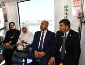 وزير النقل يستقل المونوريل للذهاب إلى العاصمة الإدارية أول أيام تشغيله 