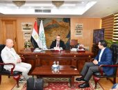 محافظ الفيوم يبحث مع وفد شركة "دراكسلماير الألمانية" إنشاء مصنع لضفائر السيارات