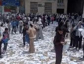 تعليم الدقهلية يوضح حقيقة صور تمزيق الكتب المدرسية.. قديمة 