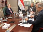 وزير الكهرباء يبحث مع مسئولى شركة الكازار الاماراتية مستجدات مشروعات طاقة الرياح