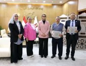 محافظ الوادى الجديد تكرم وفد مدربى مركز التنمية المحلية بسقارة