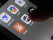 خلال التخرج.. طالب يتباهى باستخدام شات جى بى تى فى الامتحانات.. فيديو