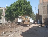 محافظ أسيوط: رفع 200 طن مخلفات ونواتج تطهير ترعة بني قرة بالقوصية