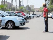 مافيا «السايس المزيف» تطارد أصحاب السيارات.. قبضة الأمن تضرب «بلطجة منادى العربيات».. مواجهات حاسمة مع منتحلى الصفة.. وعقوبات رادعة تنتظر المخالفين.. والهدف القضاء على «إتاوة أجرة الركنة»
