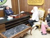 محافظ المنوفية يستمع لشكاوى عدد من المواطنين ويكلف الجهات المختصة بفحصها
