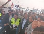 وزير النقل يشهد التشغيل التجريبى للمرحلة الثانية والثالثة من محور ديروط بأسيوط.. فيديو