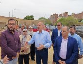 محافظ القاهرة يوجه بتكثيف أعمال التشجير واستكمال الأرصفة بموقف السيدة عائشة الجديد