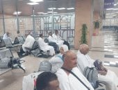 فرحة وسعادة حجاج الأقصر فى المطار قبل ذهابهم إلى الأراضى المقدسة.. صور