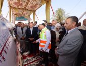 ​وزير النقل يشهد التشغيل التجريبي لكوبري أبو شوشة بقنا.. وأهالي الصعيد يهتفون: تحيا مصر