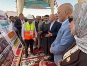 وزير النقل لمهندس بقنا: "إحنا بنقول اللى عملناه فى الصعيد مش للتباهي"