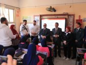 رئيس جامعة كفر الشيخ يشهد فعاليات القوافل التوعوية المدرسية