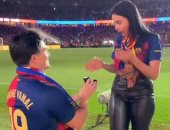 عرض زواج داخل ملعب برشلونة على هامش الكلاسيكو واحتفالات الليجا.. فيديو