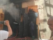 السيطرة على حريق محدود فى محل داخل السوق السياحى القديم بمدينة إسنا.. صور