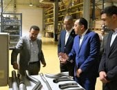 رئيس الوزراء يتفقد مصنع "بويزين مصر" لمعالجات العادم.. مدبولي: توجيهات من الرئيس بمواصلة تعزيز التعاون مع القطاع الخاص محليا ودوليا.. وندعم استراتيجية توطين صناعة السيارات وزيادة نسبة المكون المحلى