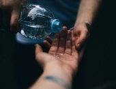 تفسير حلم العطاء.. 4 دلالات نفسية تكشف أسرار مفاجئة عن شخصيتك 