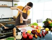 ابعدى عن التيك اواى.. اعرفى فوائد الطهى المنزلى على صحتك وعلاقتك بأسرتك