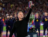 هانزي فليك يوافق على تجديد عقده مع برشلونة حتى 2028