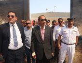 محافظ سوهاج ومدير الأمن يتابعان تداعيات حريق مصنع لحلج الأقطان بطهطا