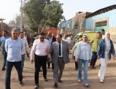 محافظ القليوبية ومدير الأمن يتابعان السيطرة على حريق بـ3 منشآت صناعية