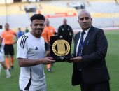 رشاد المتولى يحصل على جائزة رجل مباراة مودرن سبورت وفاركو 