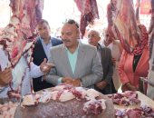 محافظ السويس يتفقد شادر اللحوم بشارع يحيي ضمن مبادرة لحوم بلدنا استعدادًا لعيد الأضحى