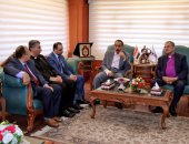 محافظ سوهاج يستقبل رئيس الطائفة الإنجيلية لتعزيز التعاون المشترك