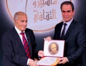 احمد المسلماني رئيس الوطنية للإعلام يمنح الشاعر فاروق جويدة وسام ماسبيرو
