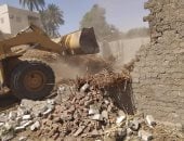 إزالة 12 حالة تعدى على الأراضى الزراعية بأخميم والبلينا فى سوهاج
