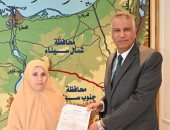 محافظ جنوب سيناء يسلم عقود تقنين أراضٍ لمواطنين بمنطقة الرويسات بشرم الشيخ