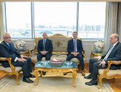 جمبلاط يبحث مع وزير الاستثمار تعظيم الاستفادة من أراضى الإنتاج الحربى