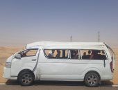 إصابة 14 شخصًا فى انقلاب ميكروباص على الطريق الصحراوى الغربى بأسوان