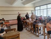 رئيس سوهاج الأزهرية يتابع امتحانات الشهادتين الابتدائية والإعدادية