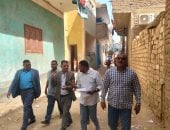 رئيس مركز أرمنت يقود حملة «طرق الأبواب» لتسريع طلبات التصالح فى مخالفات البناء