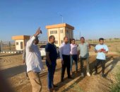 نائب محافظ الوادي الجديد يتابع انتظام معدلات الأداء والانضباط الخدمي بمركزي الداخلة والفرافرة