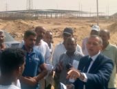 محافظ أسوان يتابع إزالة التعديات على أراضى أملاك الدولة بقرية الرمادى