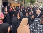 تشييع جثمان عامل دليفري لقي مصرعه خلال مشاجرة مع آخر ببنها
