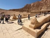سحر الأقصر يهزم حرارة الطقس ويجذب السياح من كل أنحاء العالم